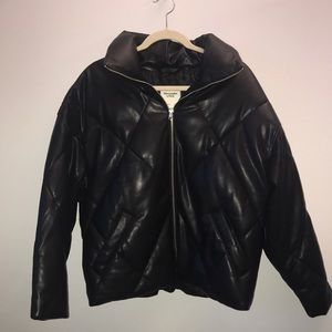 Abercrombie and Fitch Oversized Vegan Leather Diamond Puffer NEVER WORN Size M